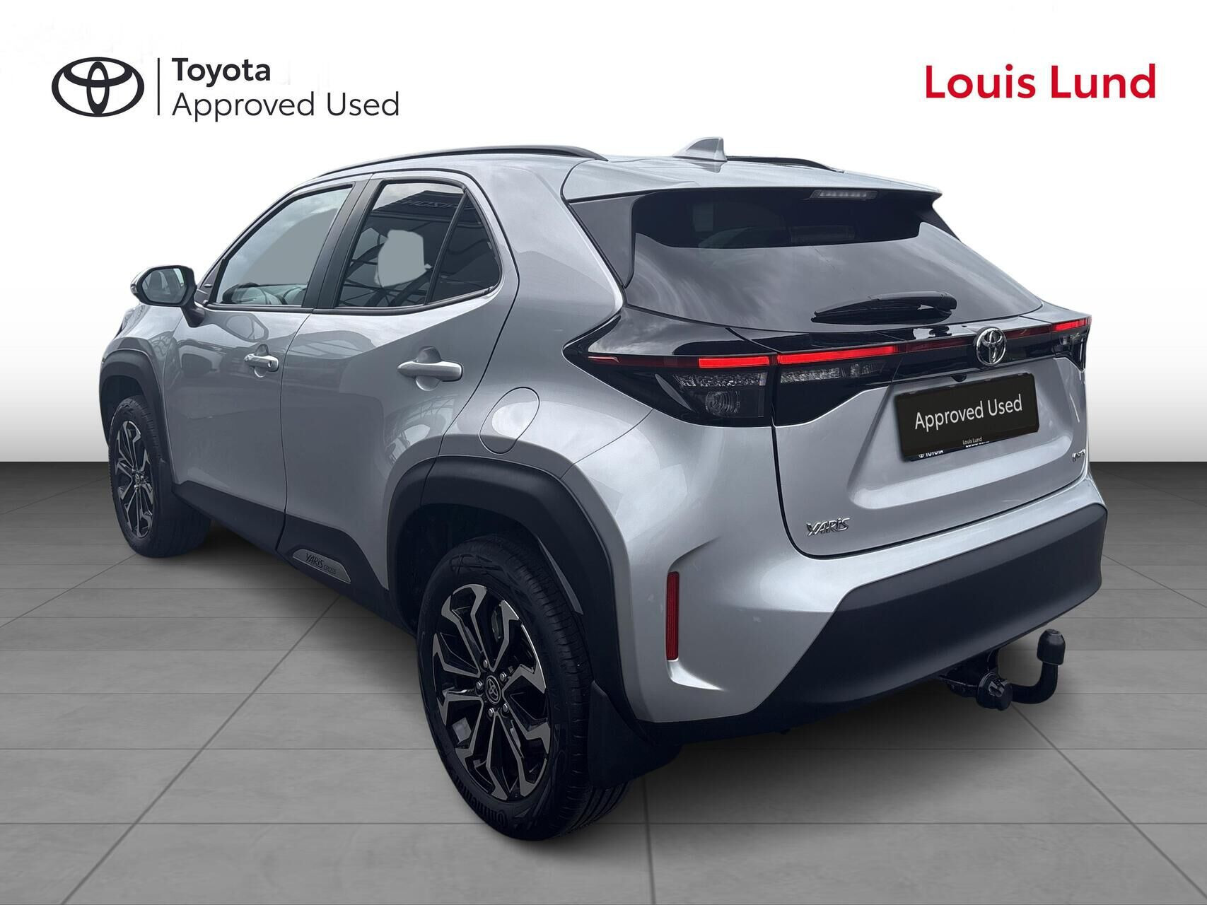 Sølv Toyota Yaris Cross fra 2025