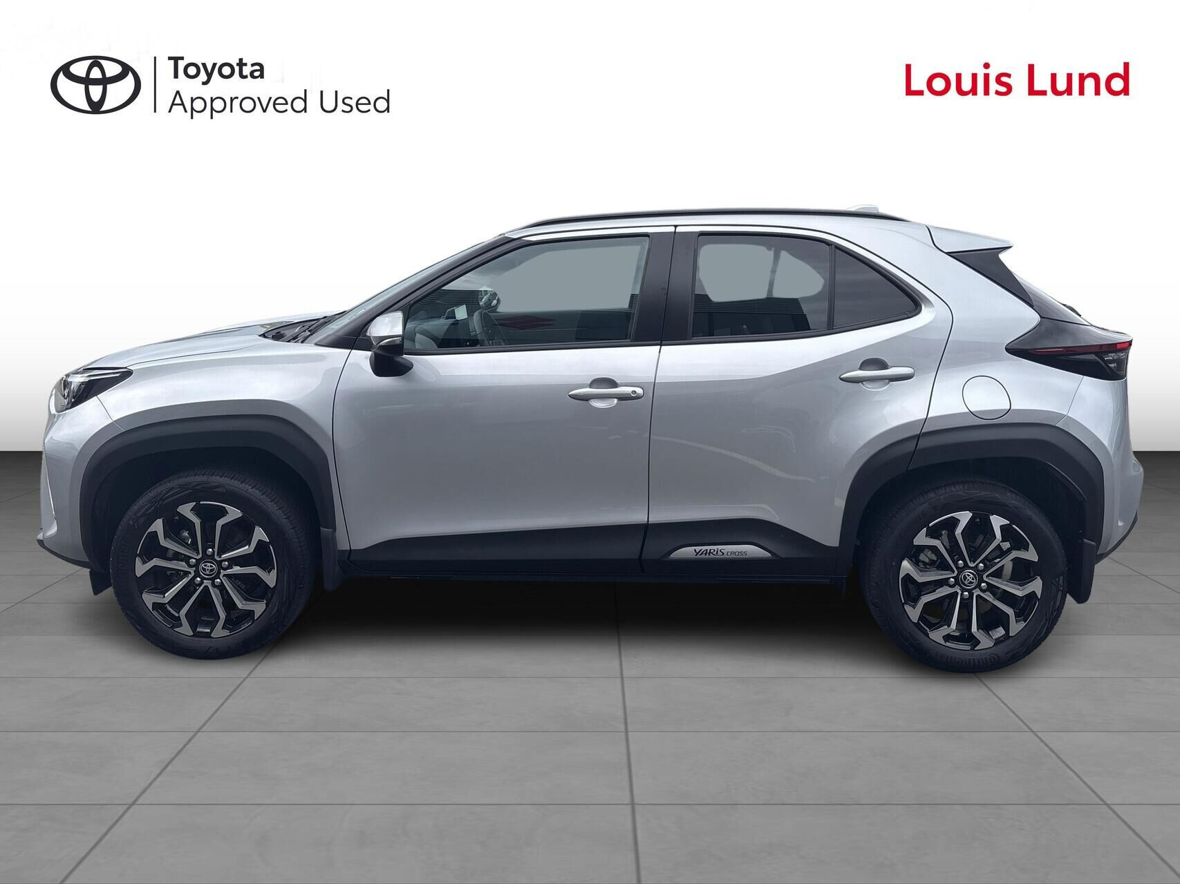 Sølv Toyota Yaris Cross fra 2025