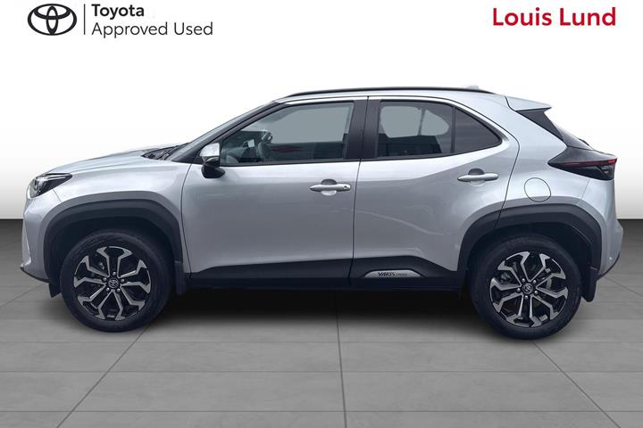 Sølv Toyota Yaris Cross fra 2025