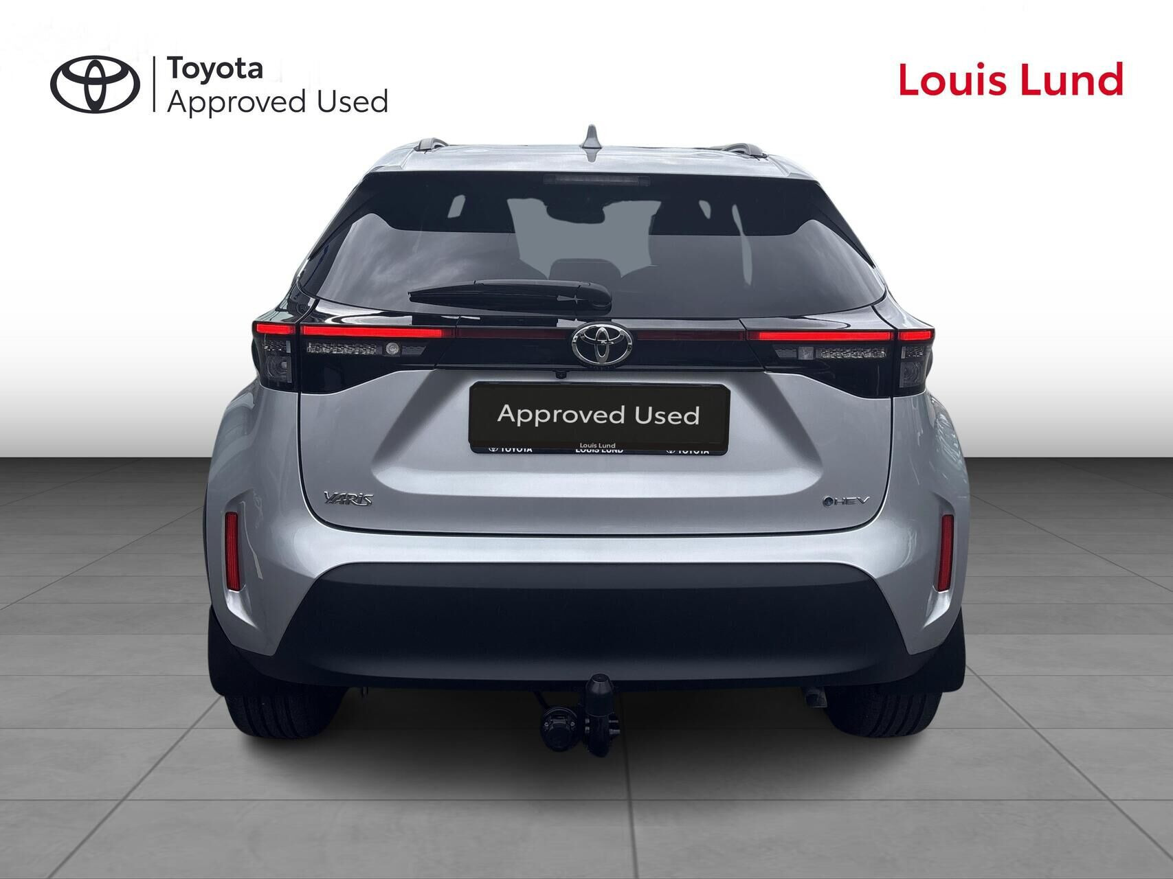 Sølv Toyota Yaris Cross fra 2025