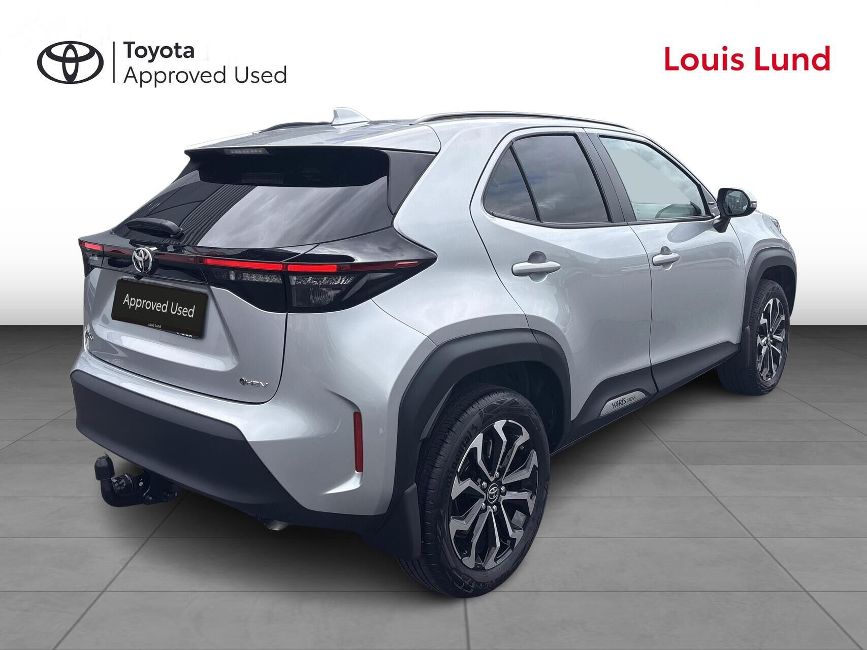 Sølv Toyota Yaris Cross fra 2025