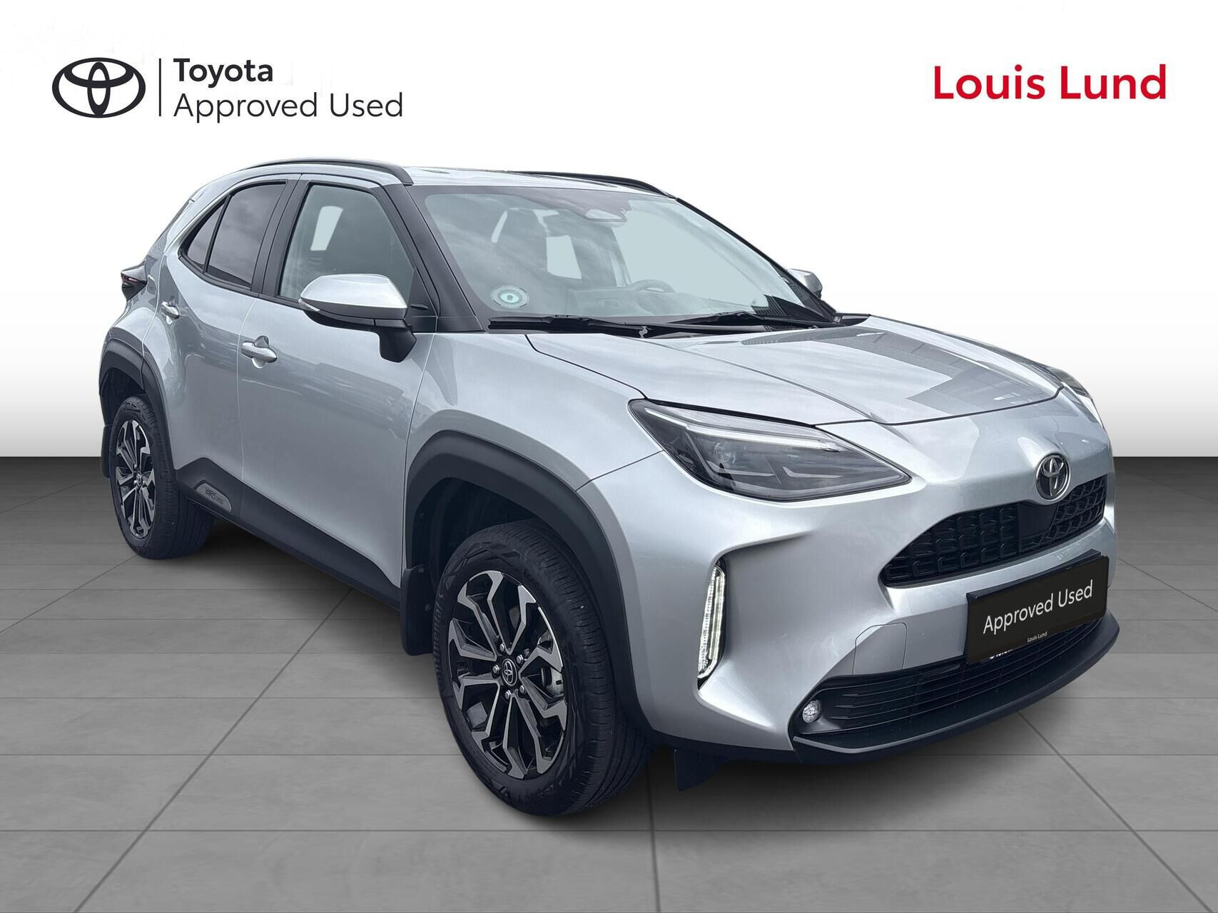Sølv Toyota Yaris Cross fra 2025
