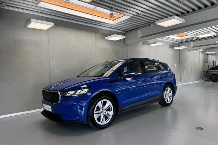 Blå Skoda Enyaq fra 2024