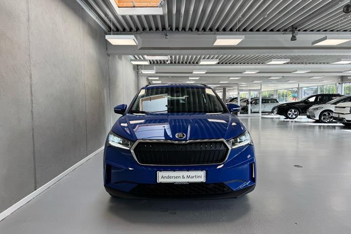 Blå Skoda Enyaq fra 2024