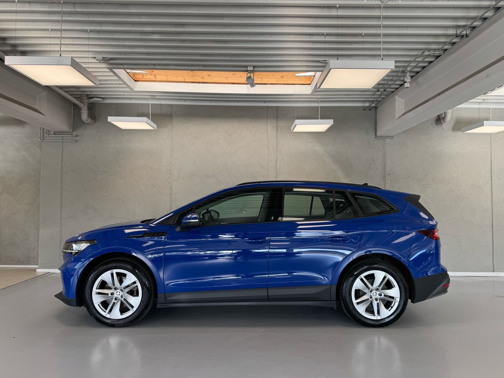 Blå Skoda Enyaq fra 2024