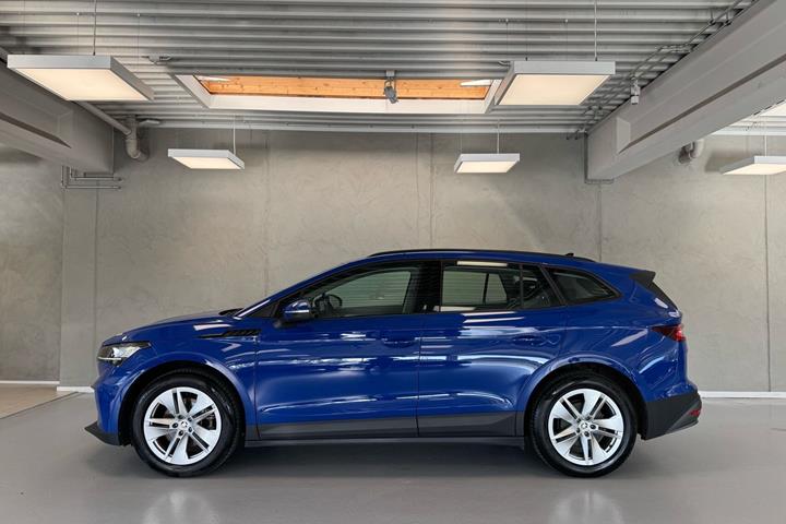 Blå Skoda Enyaq fra 2024