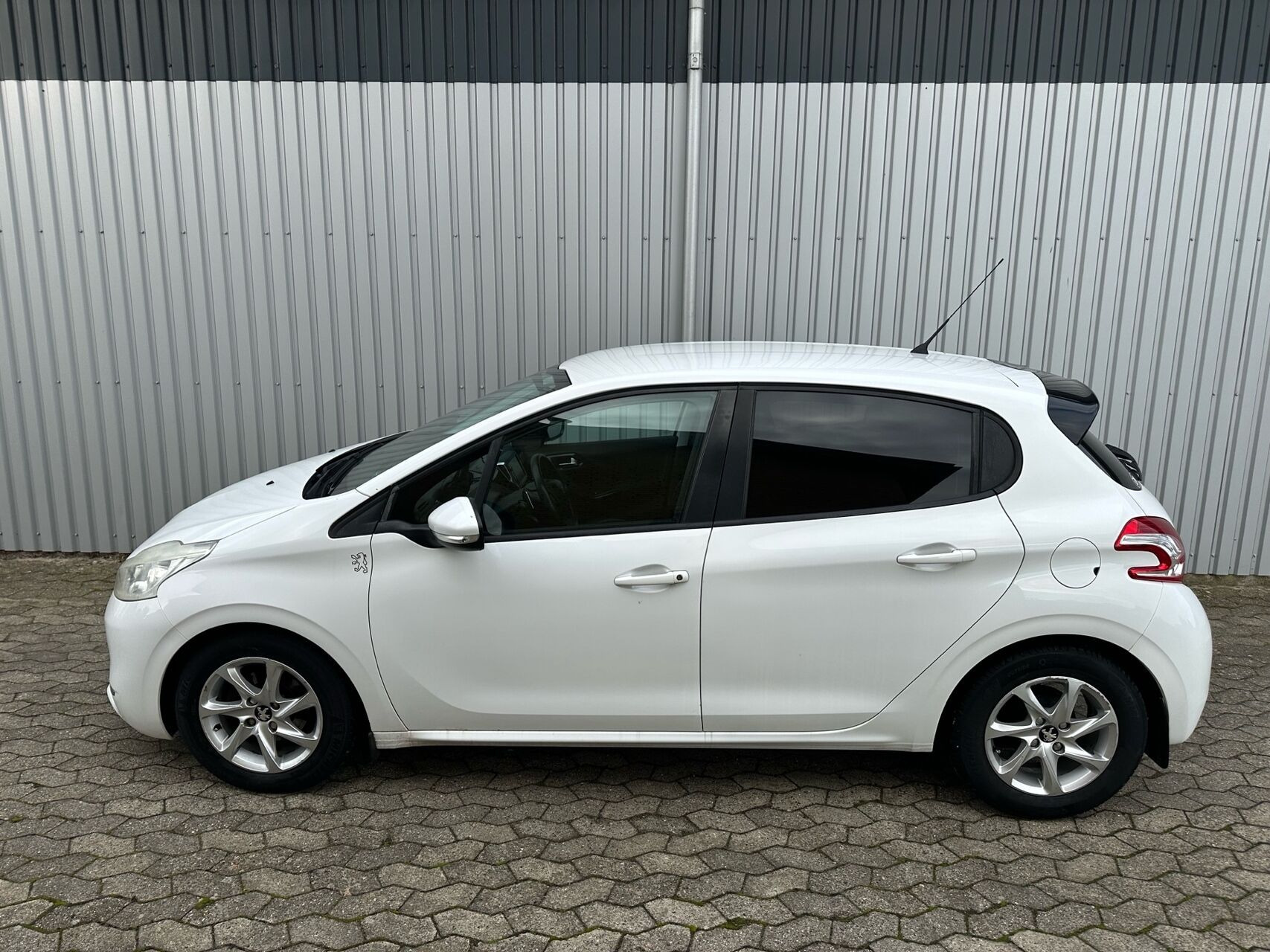 Hvid Peugeot 208 fra 2012