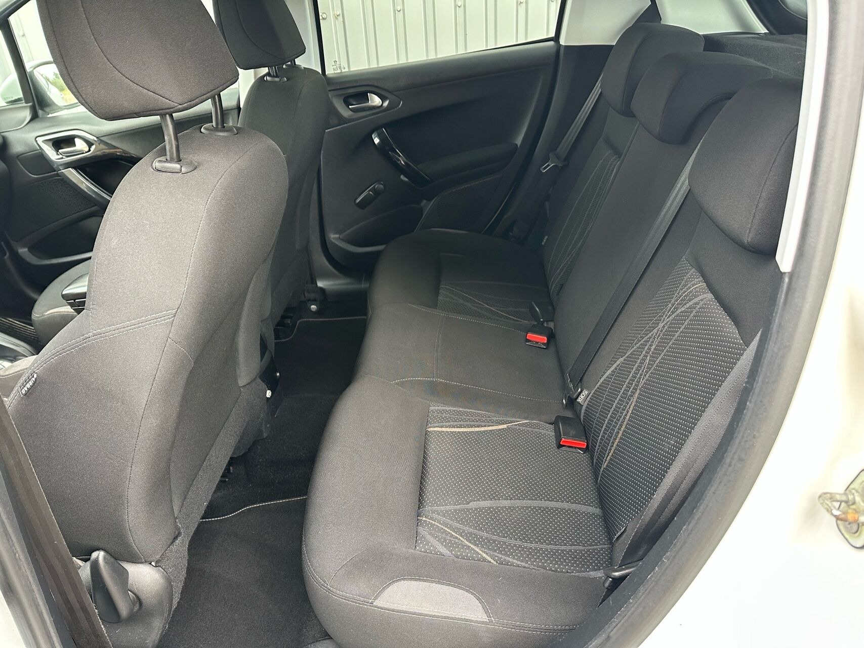 Hvid Peugeot 208 fra 2012