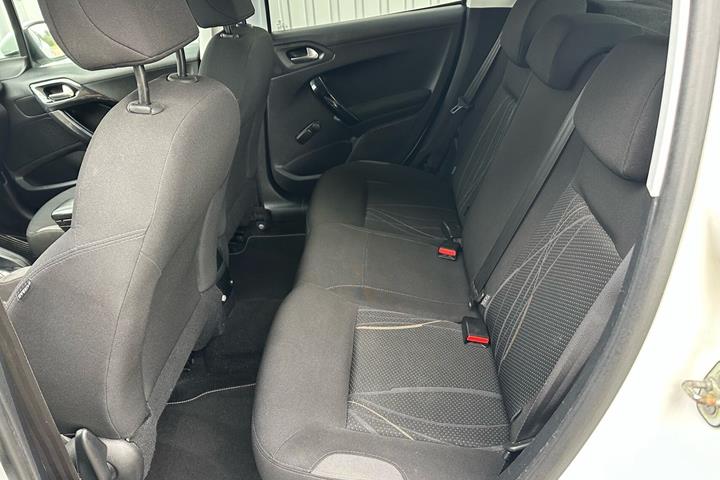 Hvid Peugeot 208 fra 2012