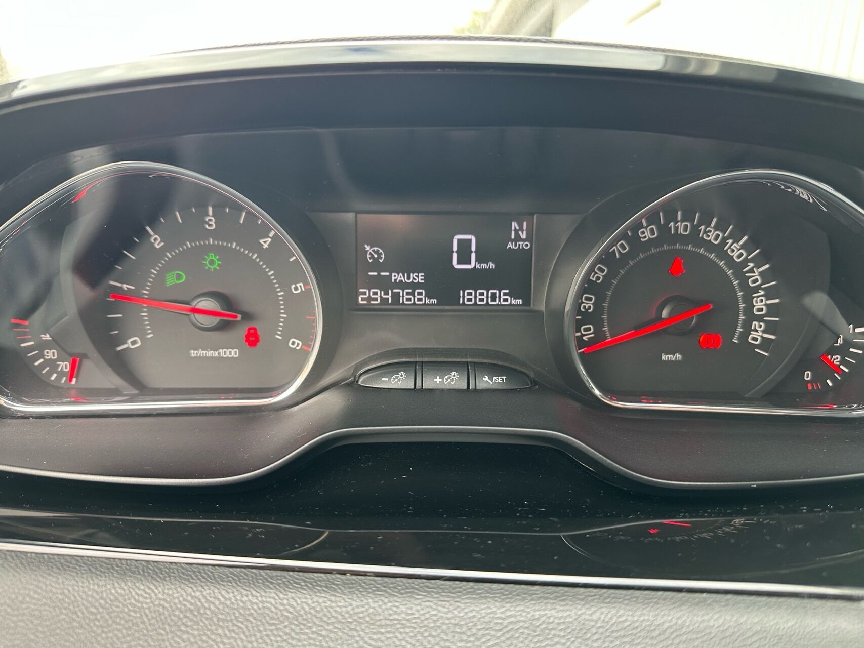 Hvid Peugeot 208 fra 2012