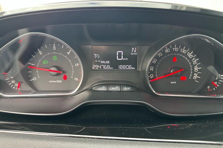 Hvid Peugeot 208 fra 2012