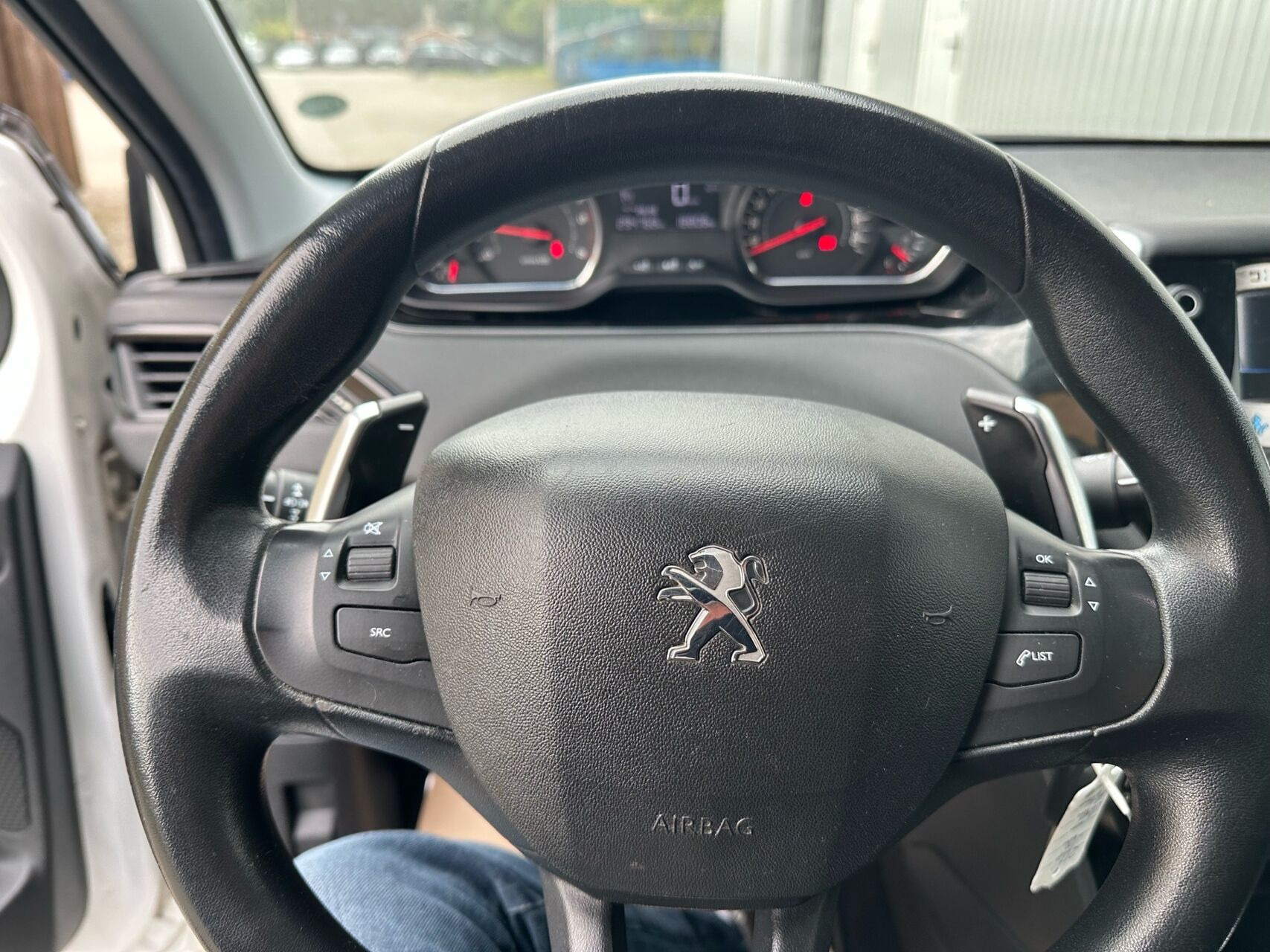 Hvid Peugeot 208 fra 2012
