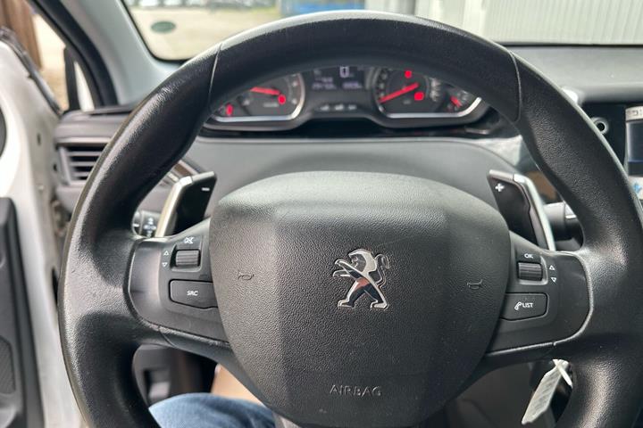 Hvid Peugeot 208 fra 2012