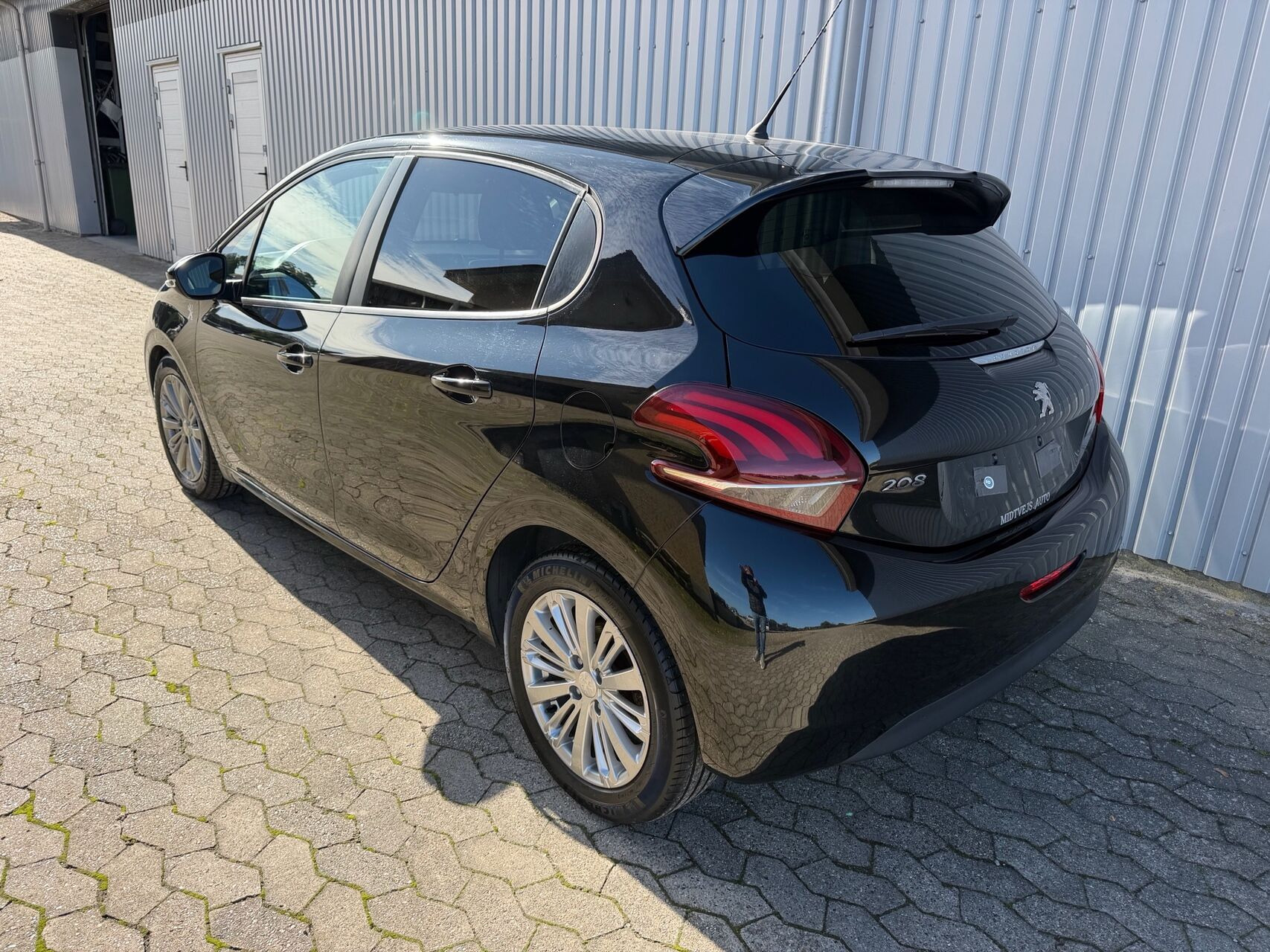 Sort Peugeot 208 fra 2016