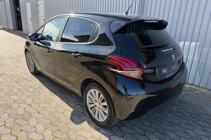 Sort Peugeot 208 fra 2016