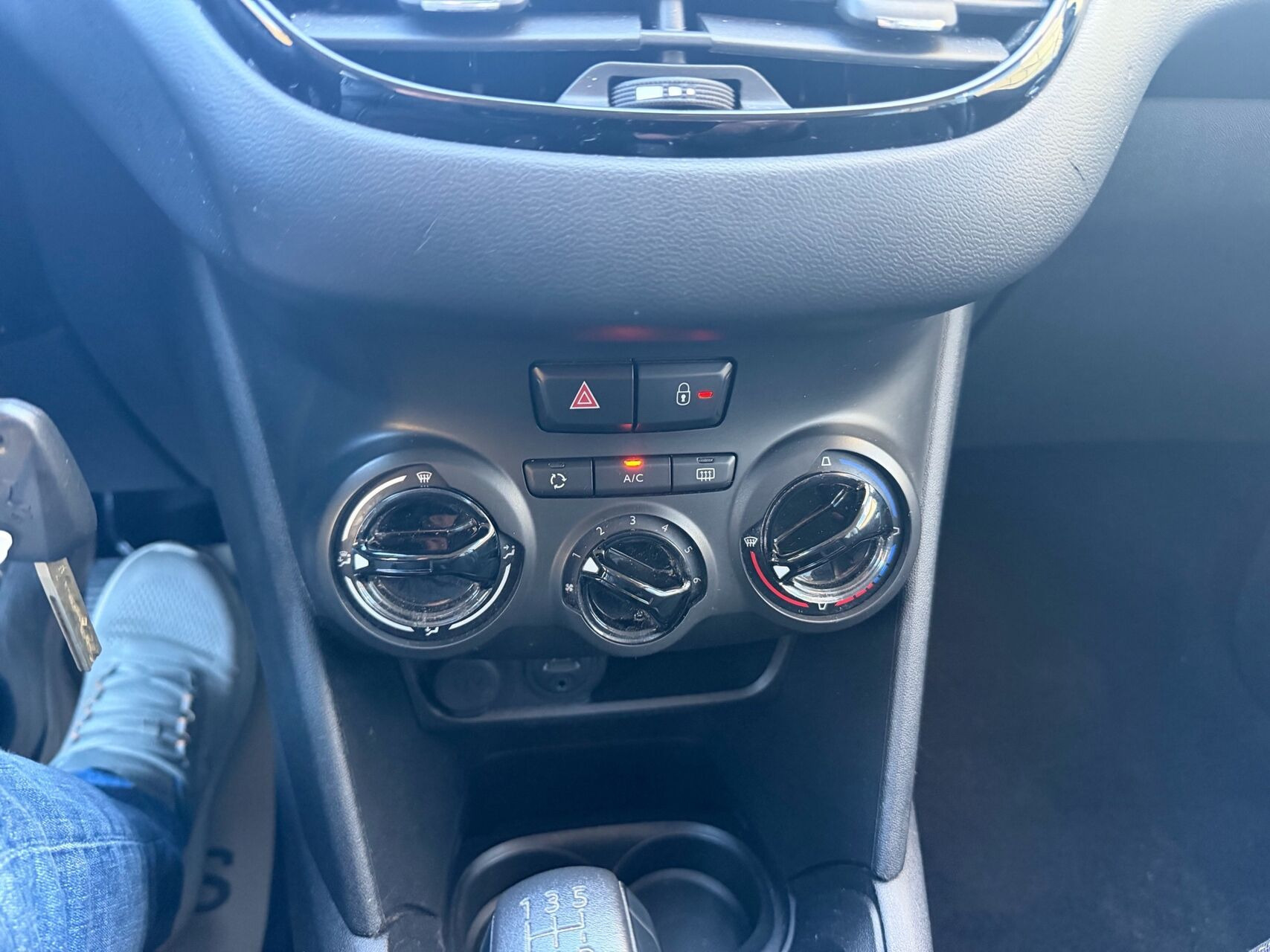 Sort Peugeot 208 fra 2016