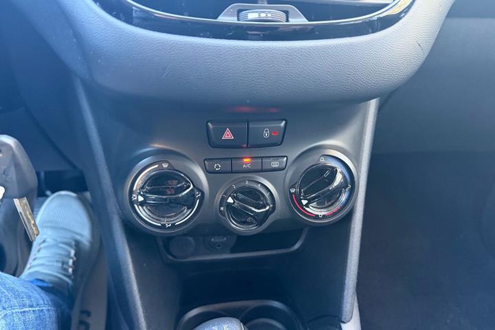 Sort Peugeot 208 fra 2016