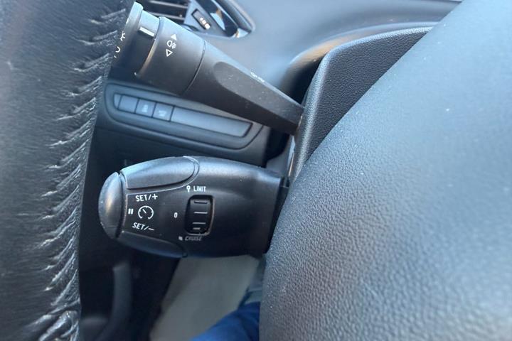 Sort Peugeot 208 fra 2016