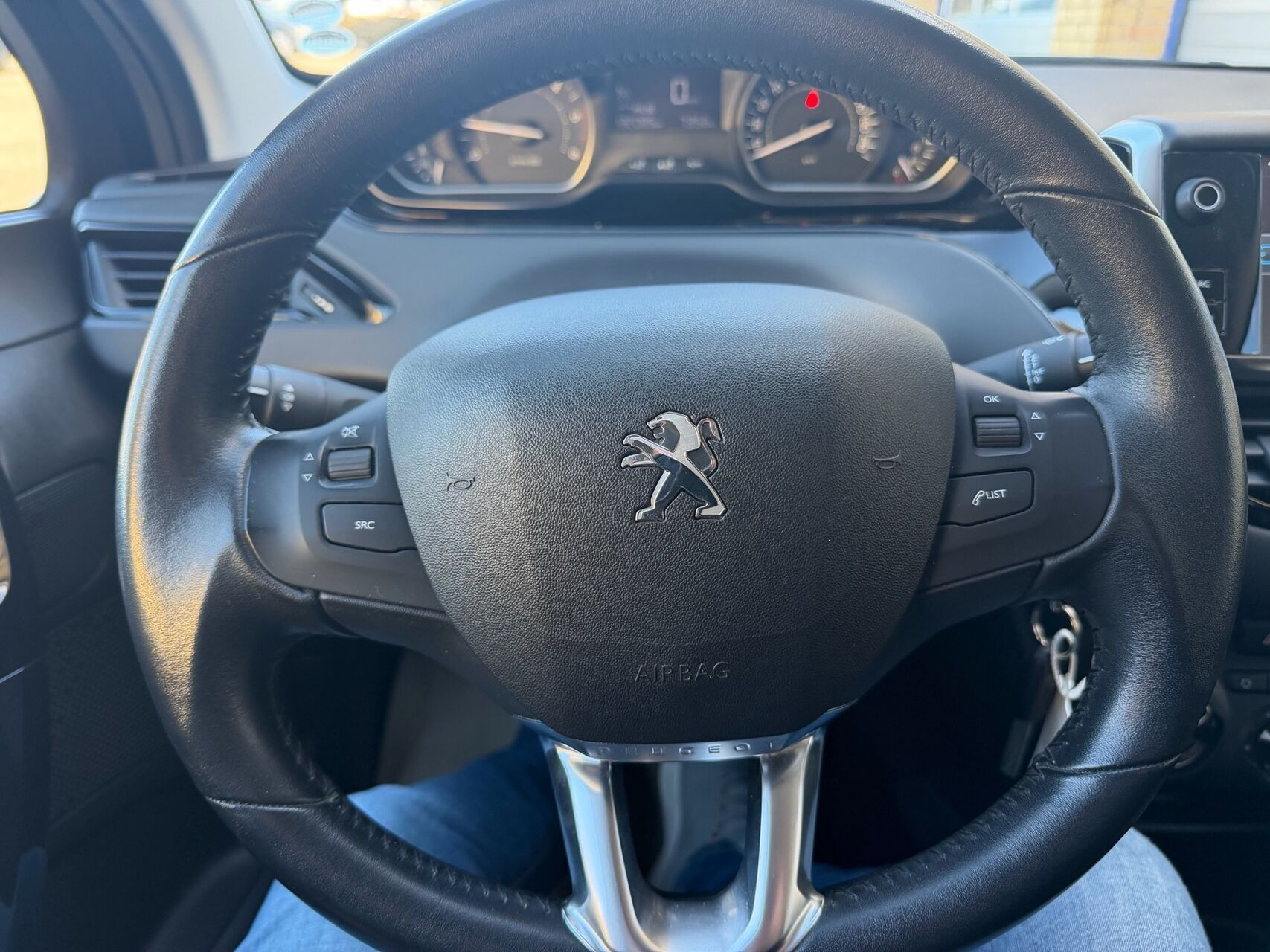 Sort Peugeot 208 fra 2016