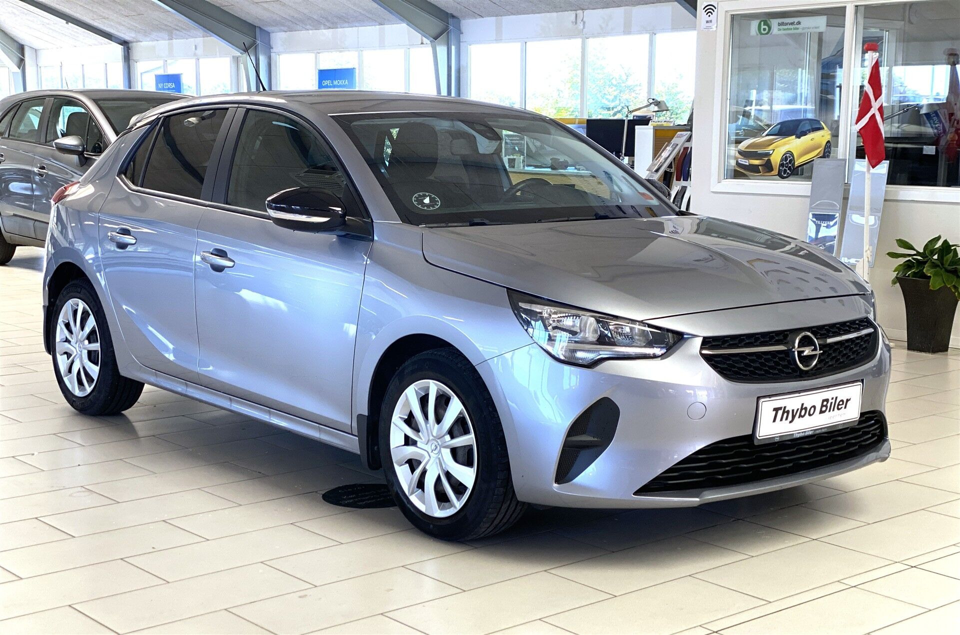 Grå Opel Corsa fra 2020