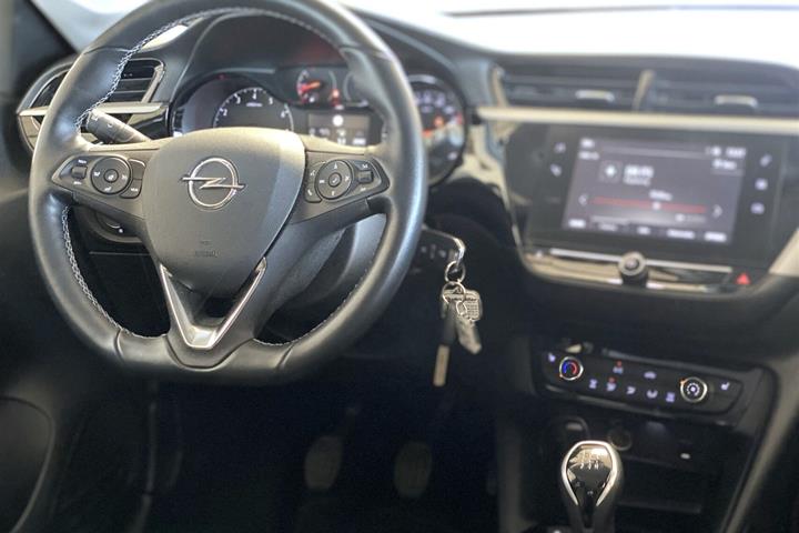 Grå Opel Corsa fra 2020