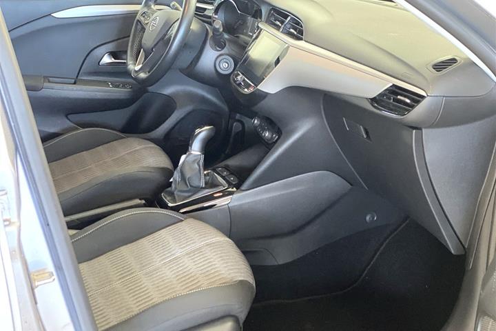 Grå Opel Corsa fra 2020