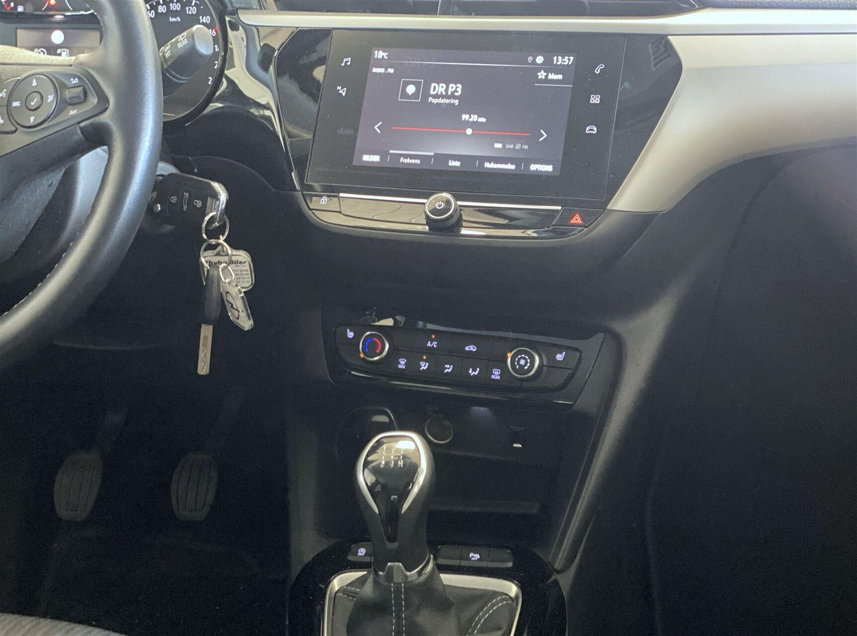 Grå Opel Corsa fra 2020