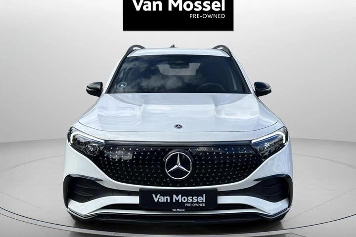 Hvid Mercedes EQB250+ fra 2025