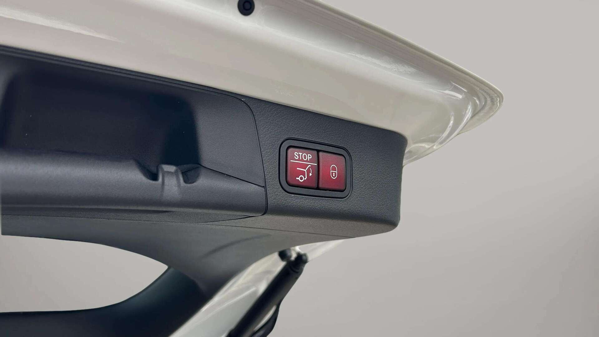 Hvid Mercedes EQB250+ fra 2025