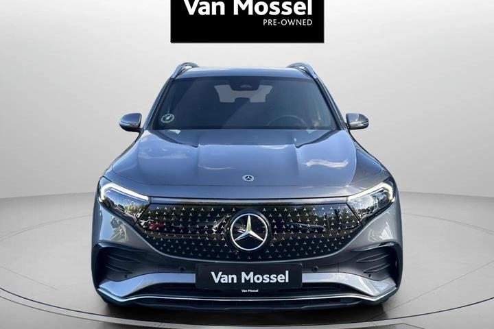 Grå Mercedes EQB250+ fra 2025