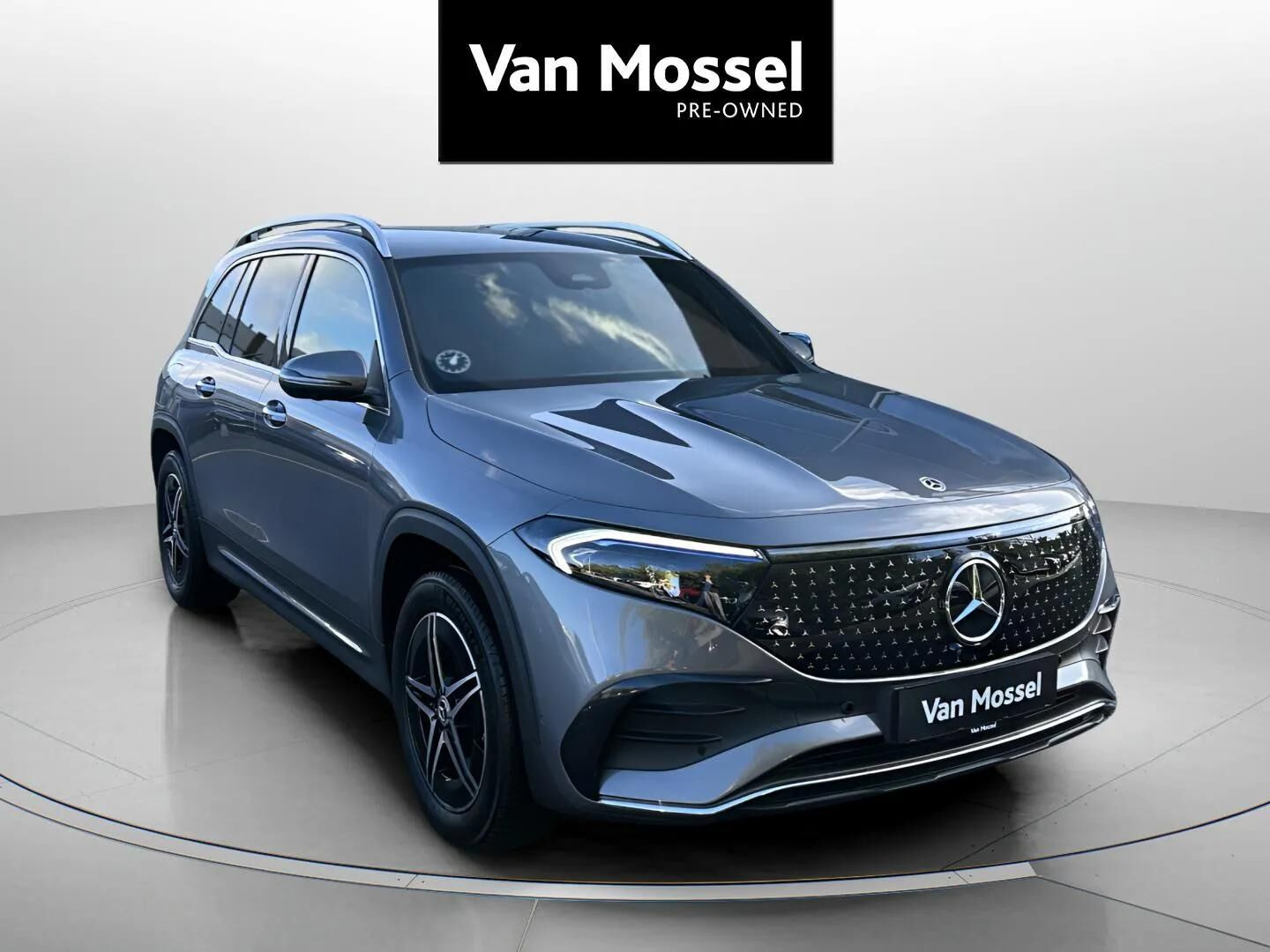 Grå Mercedes EQB250+ fra 2025