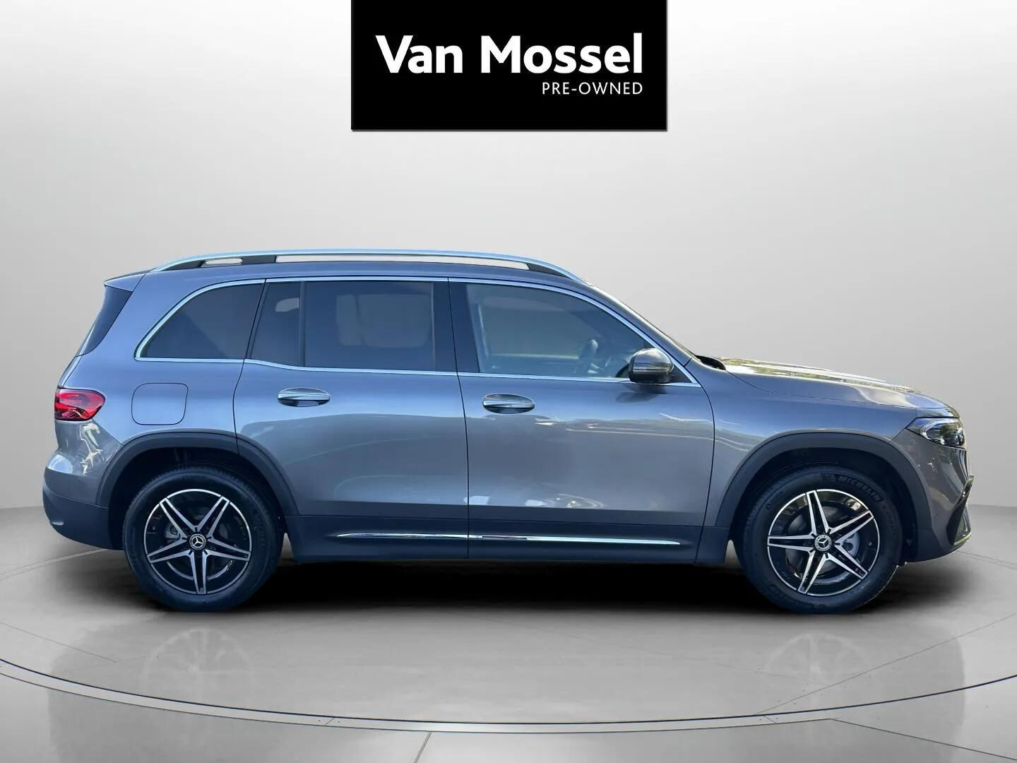 Grå Mercedes EQB250+ fra 2025