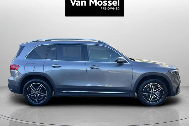 Grå Mercedes EQB250+ fra 2025