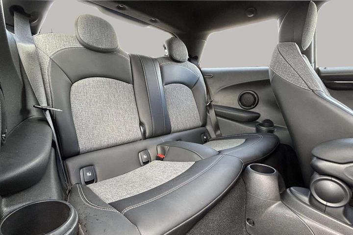 Grøn Mini Cooper fra 2021