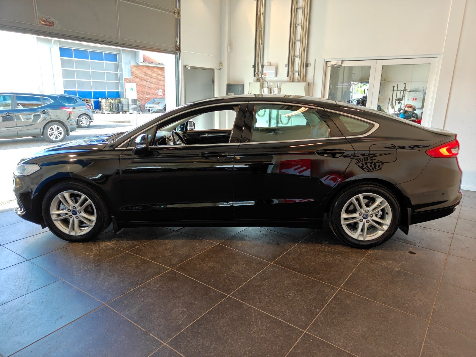 Sort Ford Mondeo fra 2019