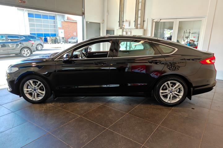 Sort Ford Mondeo fra 2019