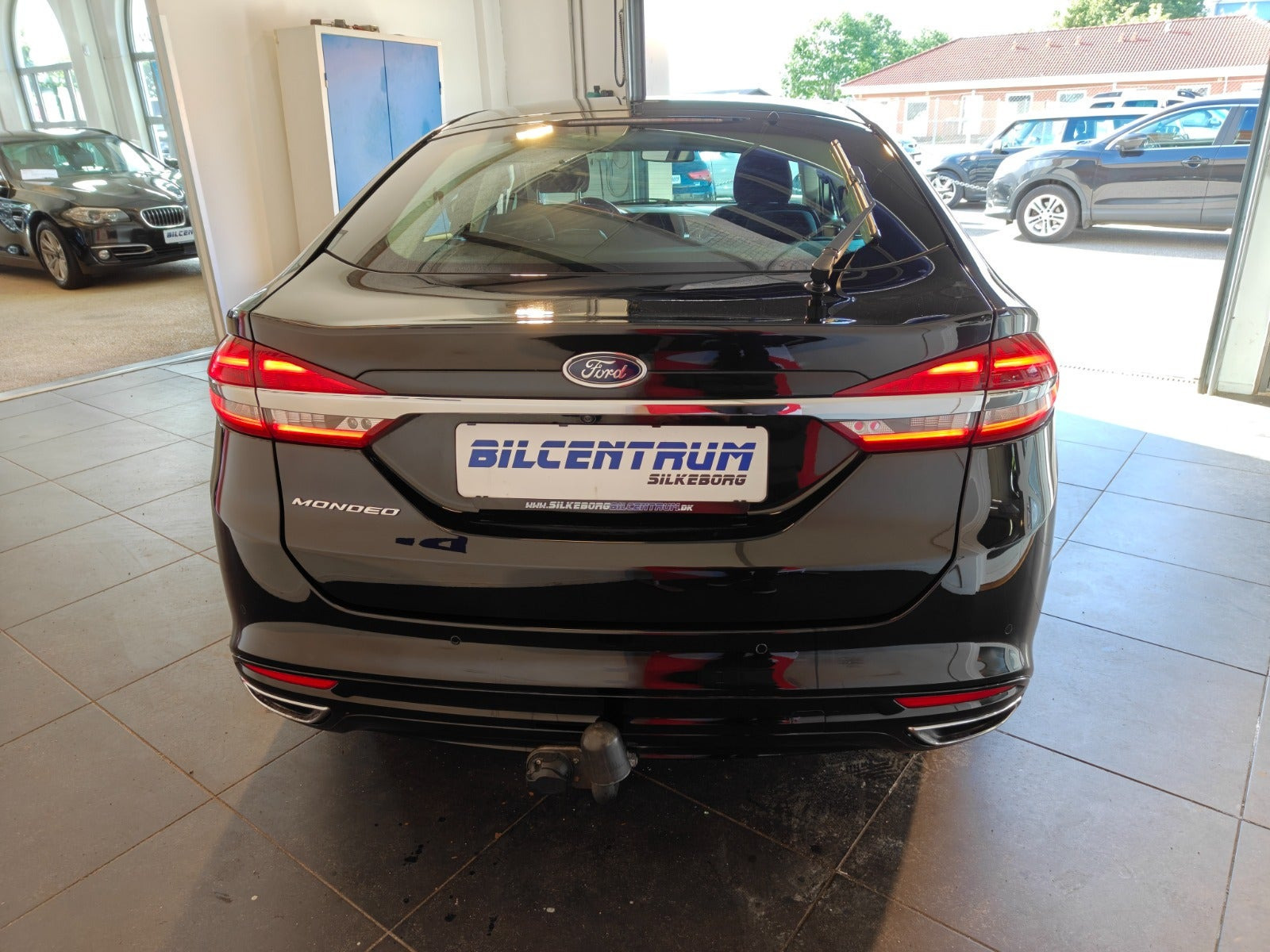 Sort Ford Mondeo fra 2019