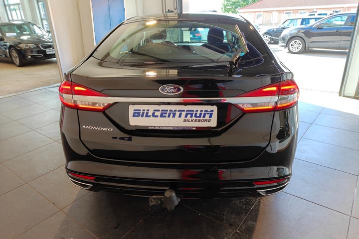 Sort Ford Mondeo fra 2019