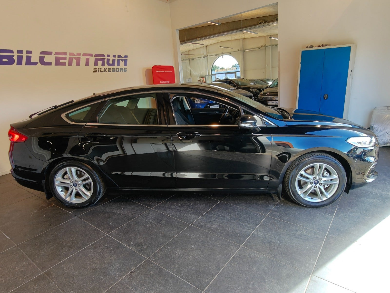 Sort Ford Mondeo fra 2019