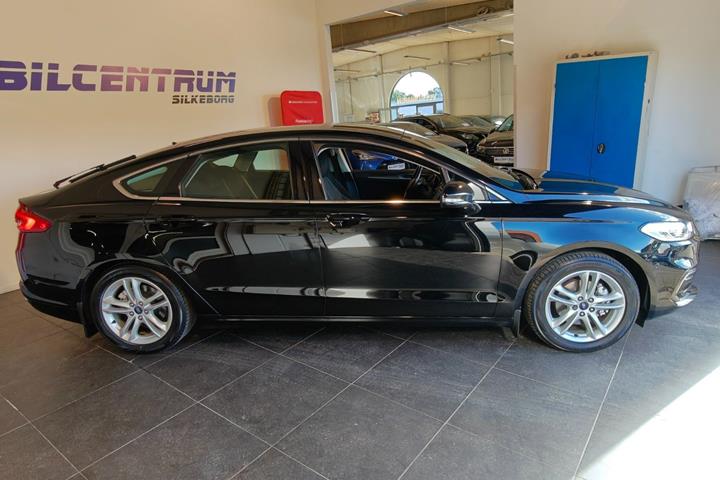 Sort Ford Mondeo fra 2019