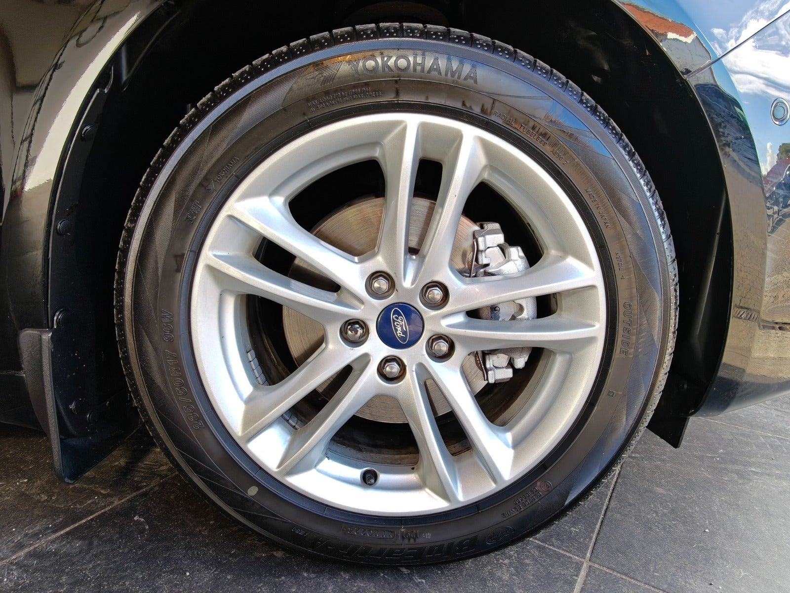 Sort Ford Mondeo fra 2019
