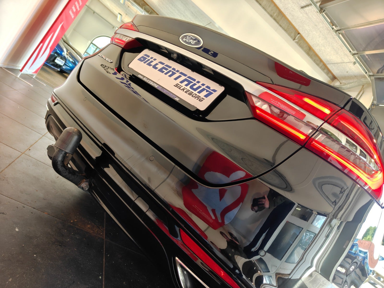 Sort Ford Mondeo fra 2019