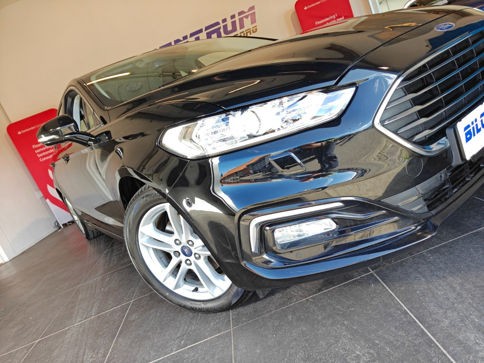 Sort Ford Mondeo fra 2019