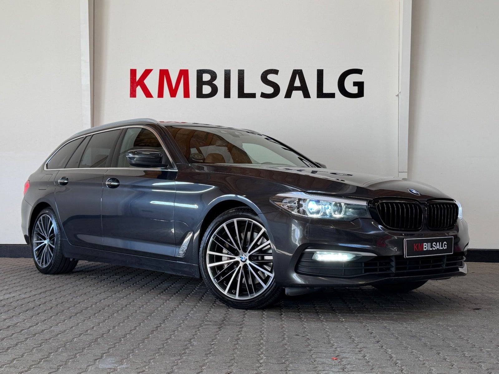 Grå BMW 530d fra 2018