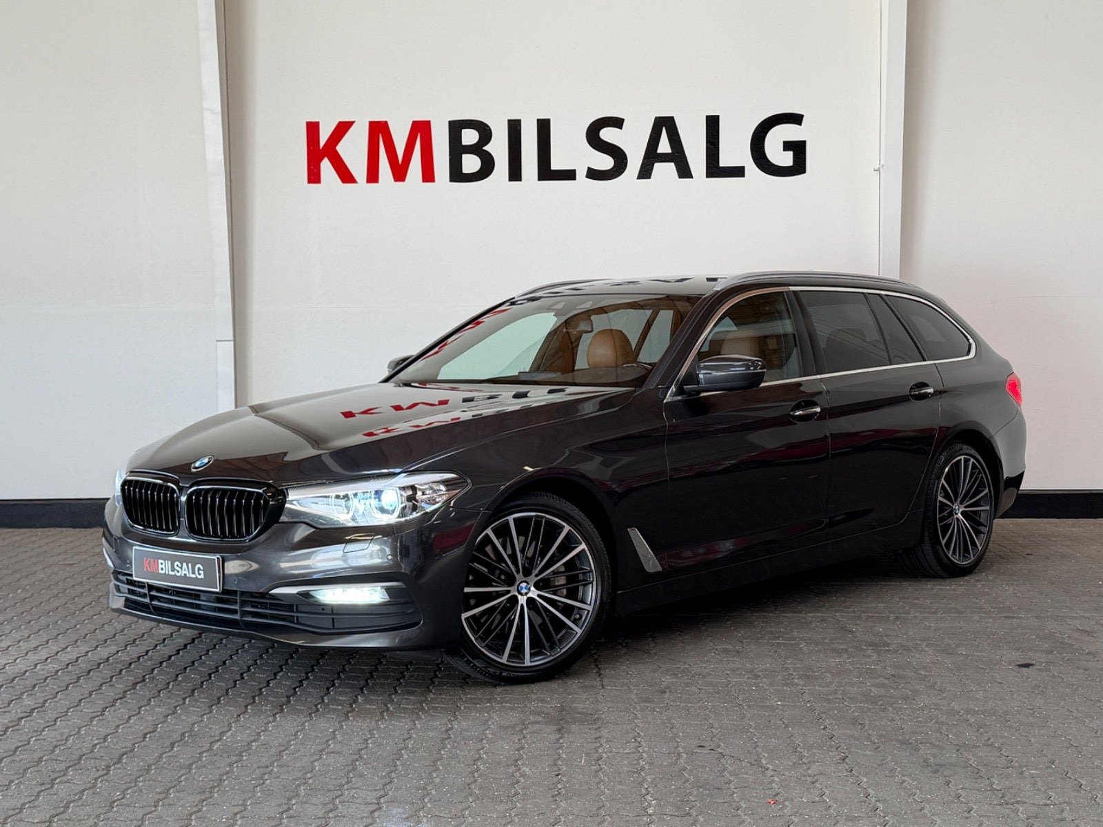 Grå BMW 530d fra 2018