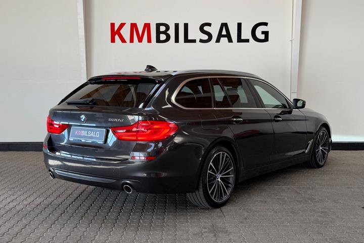 Grå BMW 530d fra 2018