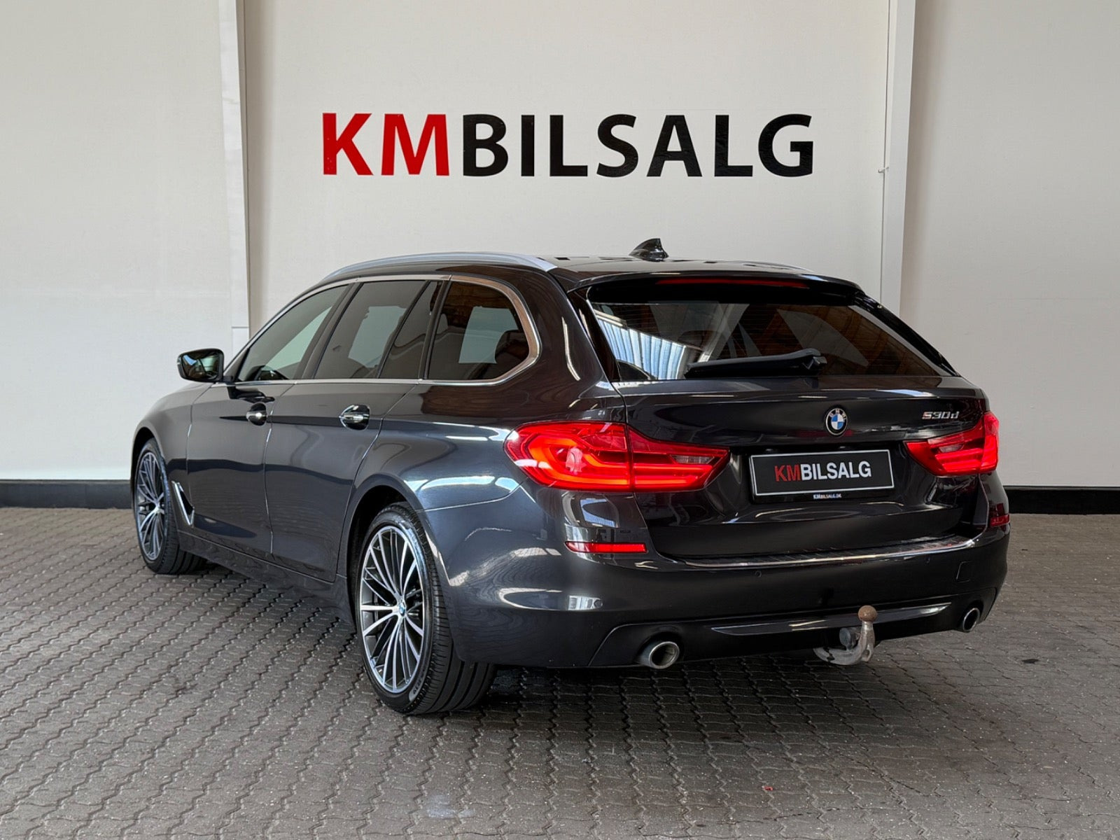 Grå BMW 530d fra 2018