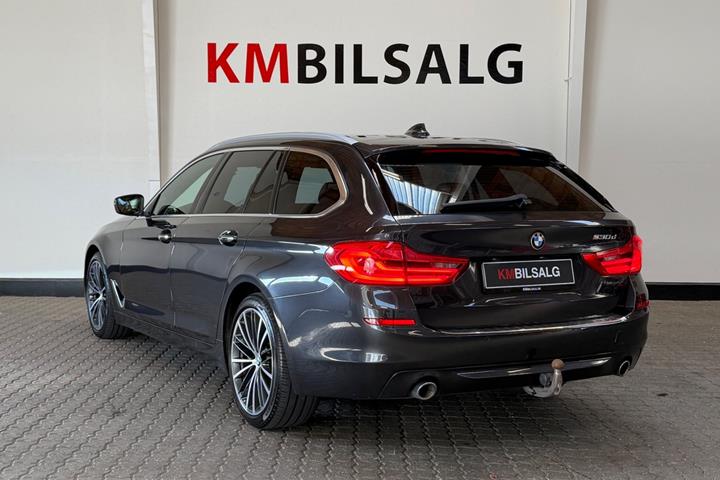 Grå BMW 530d fra 2018