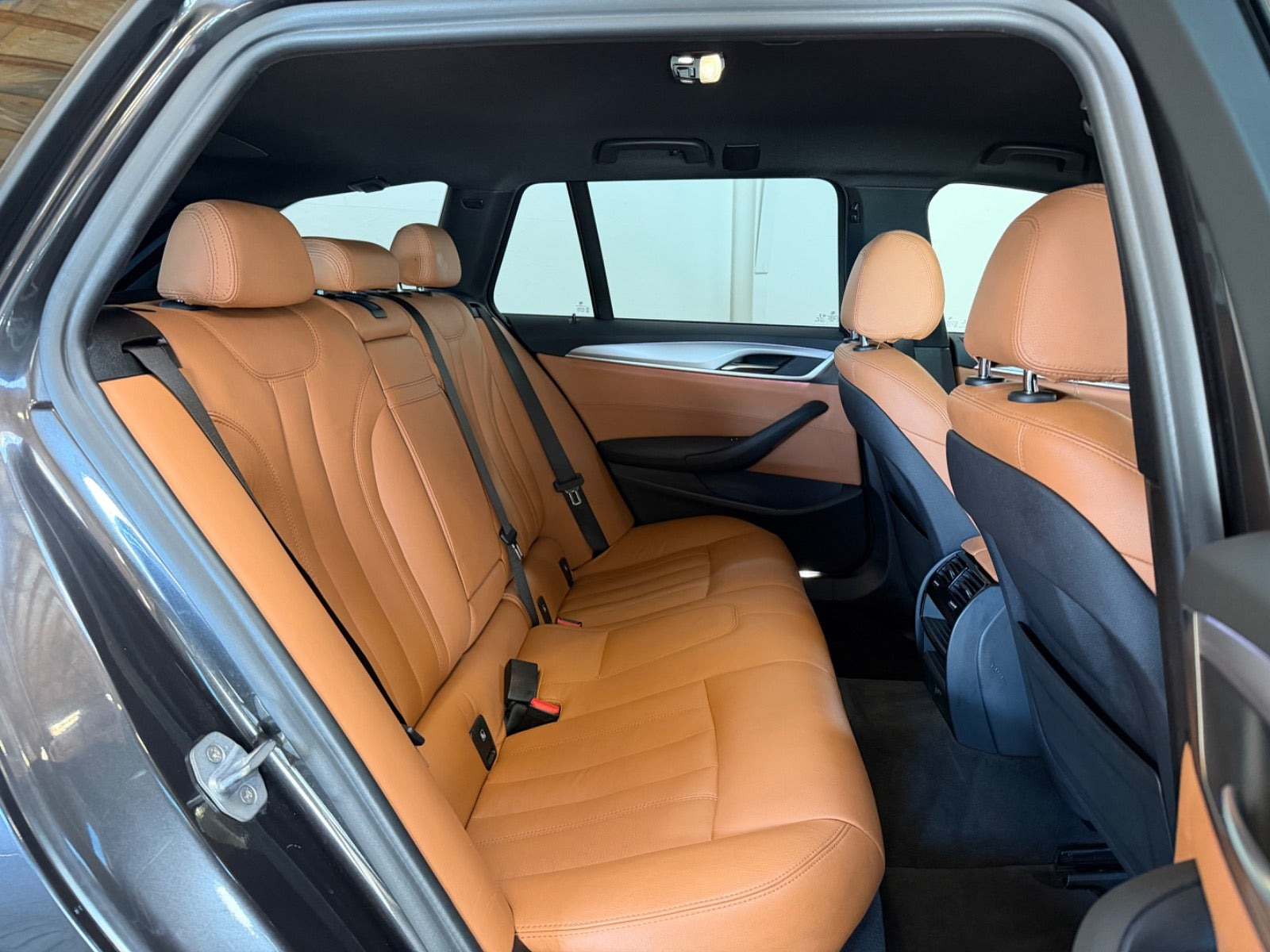 Grå BMW 530d fra 2018