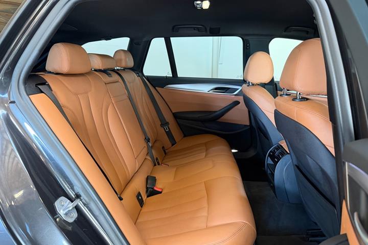 Grå BMW 530d fra 2018